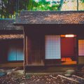 伝統的な格天井デザインの進化と現代住宅での取り入れ方